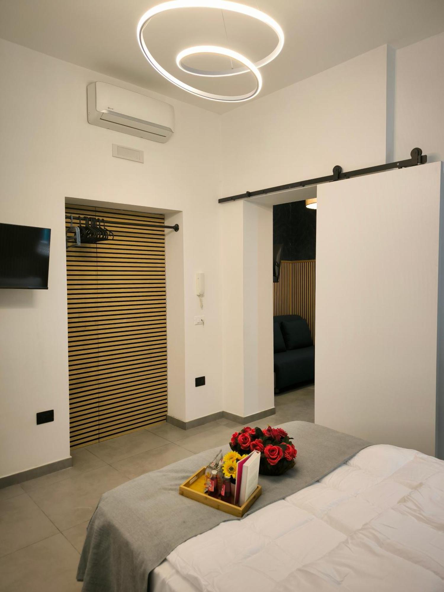 Milly'S House Apartment Napoli Bagian luar foto