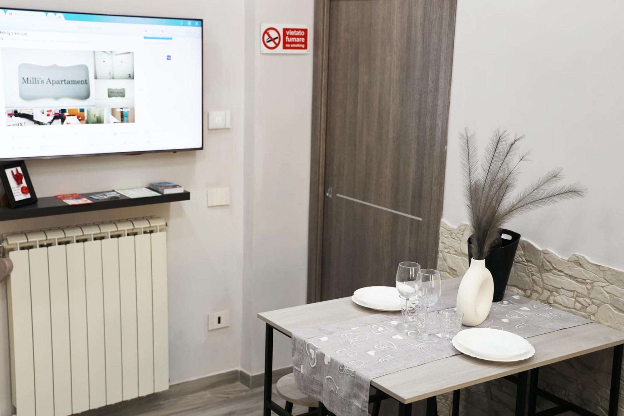 Milly'S House Apartment Napoli Bagian luar foto